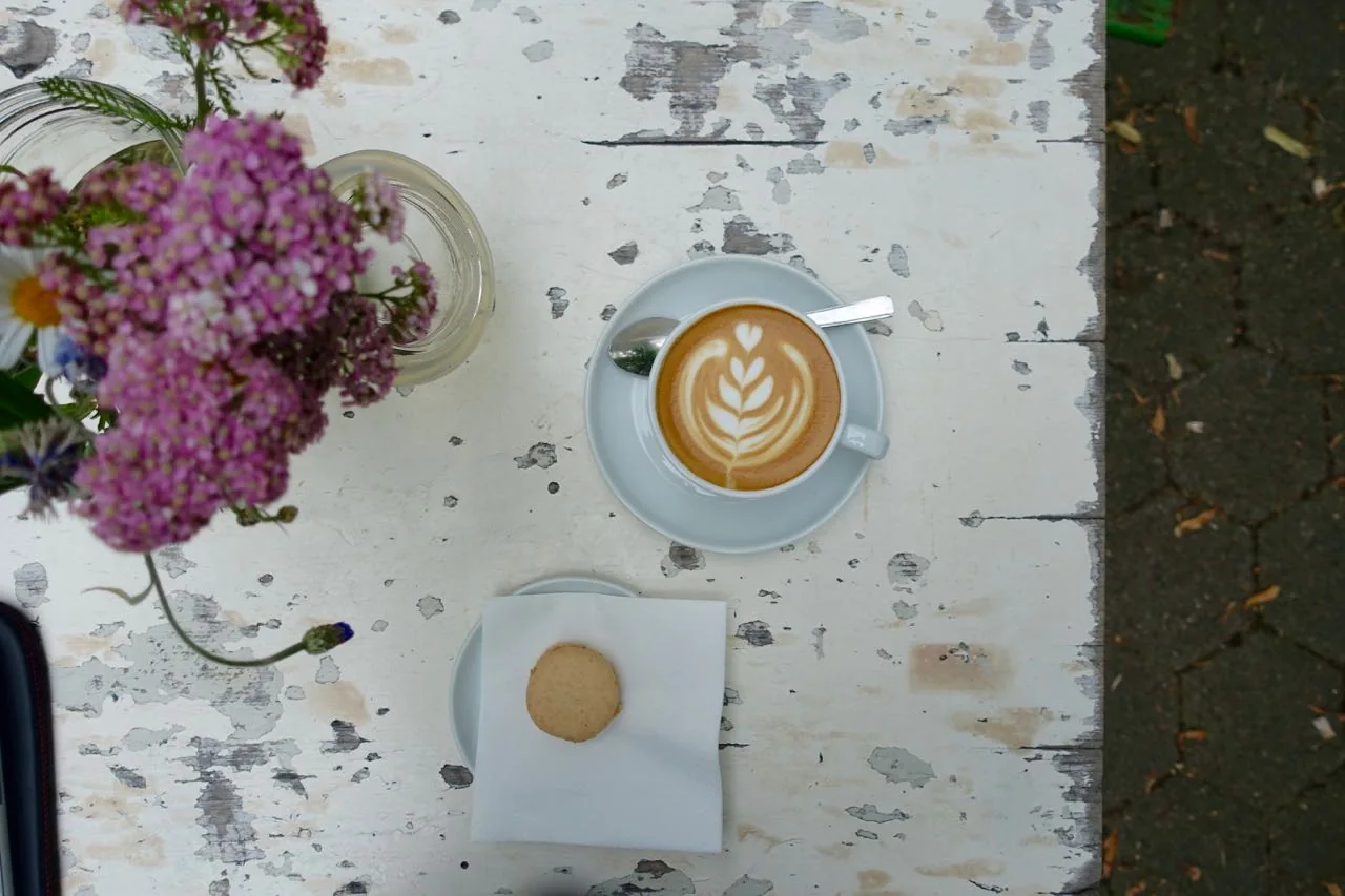 Black Line Flat White, EImsbüttel