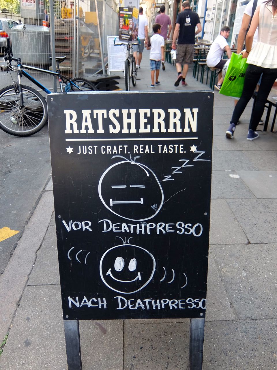 Chalkboard showing a sleepy face before Deathpresso and an awake face after Deathpresso