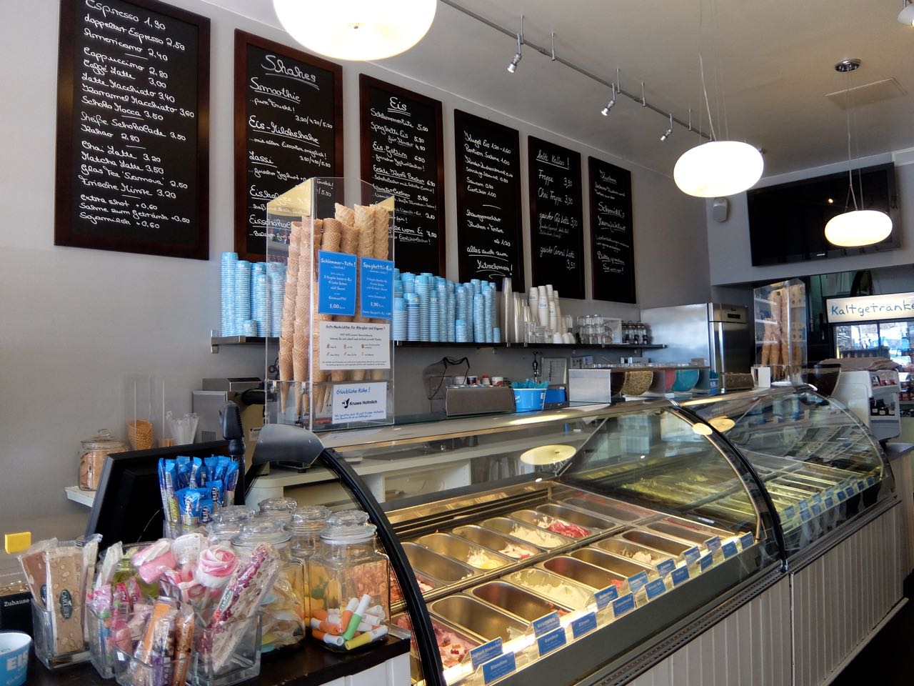 Interior and ice cream counter at the former Eis Schmidt in Hamburg's Schanze