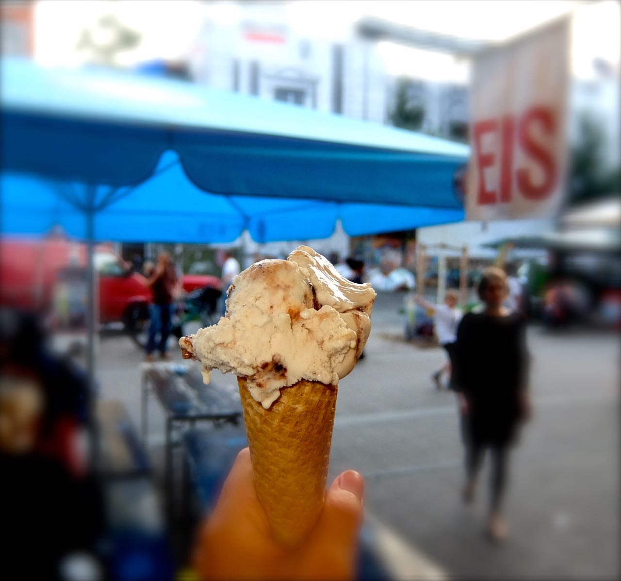Single scoop of ice cream at the former Eis Schmidt in Hamburg