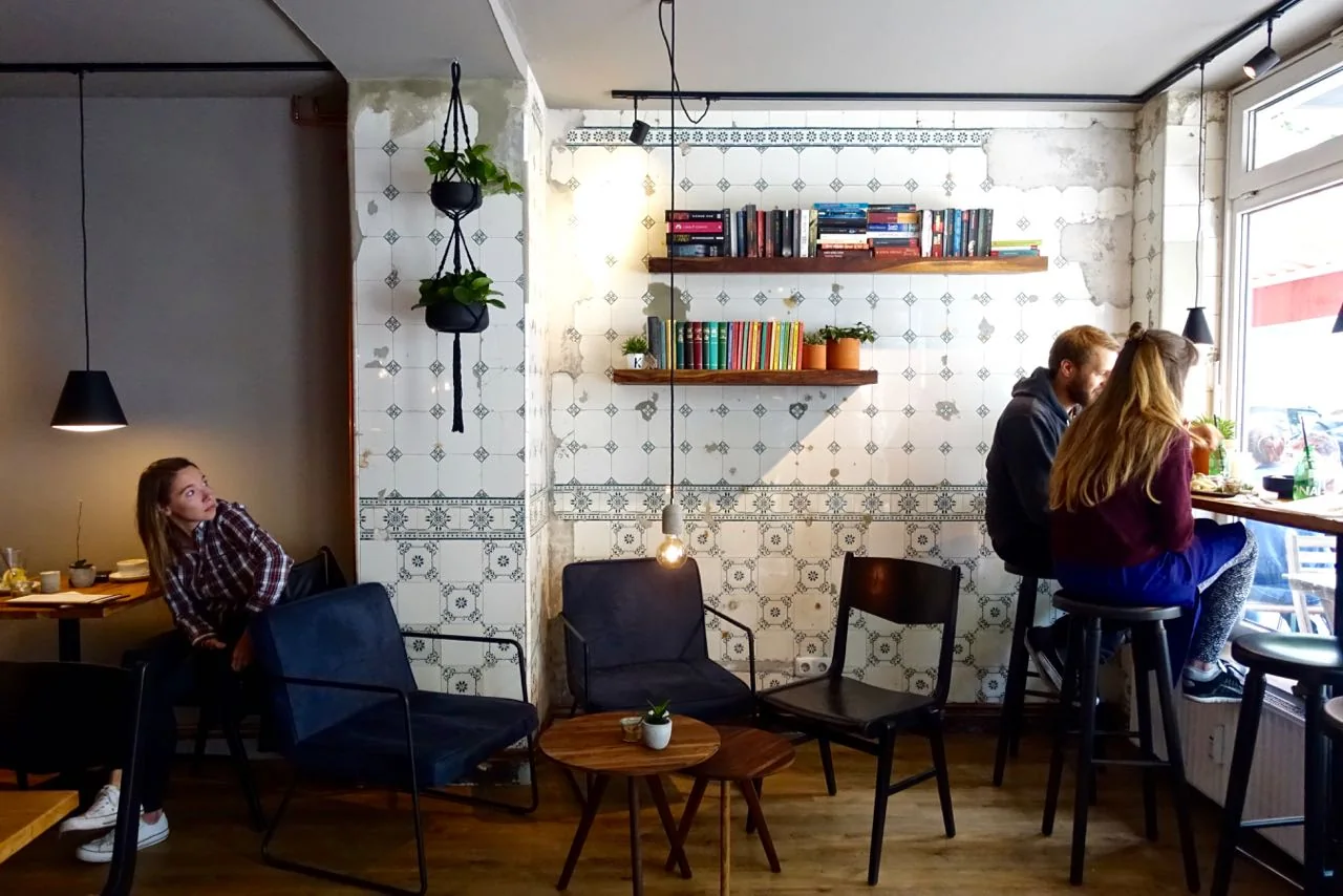 Kropka interior tile wall
