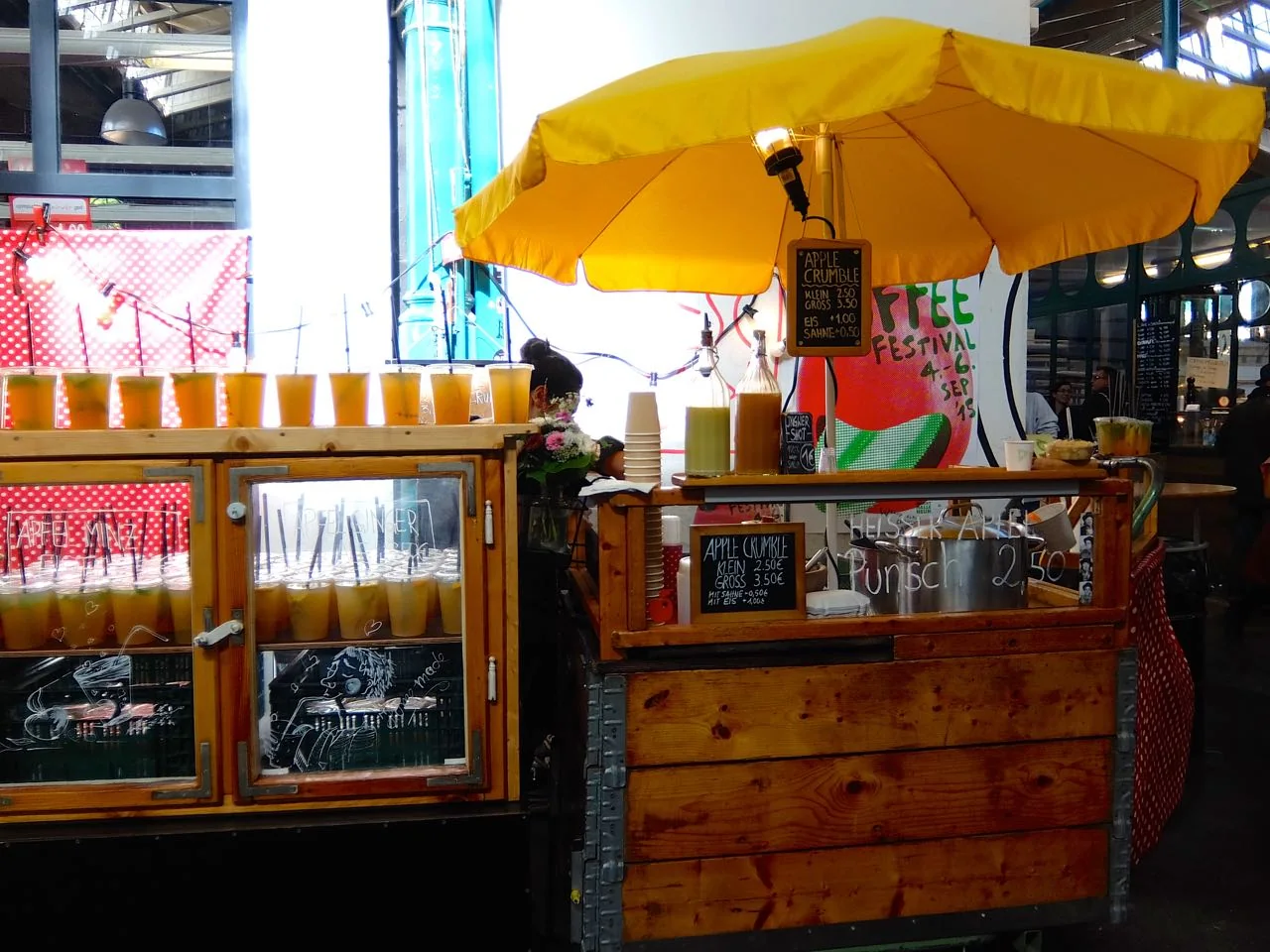 Markthalle Neun Berlin, Apple Stand