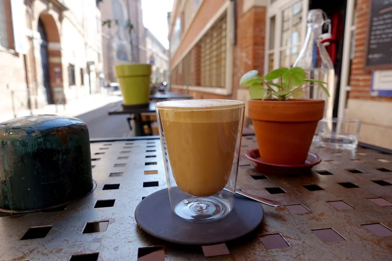 flat white at L'Anartiste, Toulouse