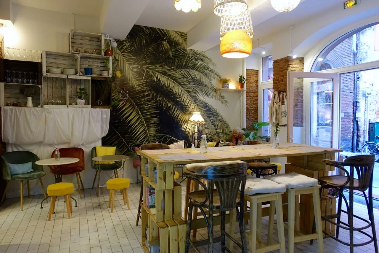 Les Dépanneuses, Café and Epicerie, Visiting Toulouse