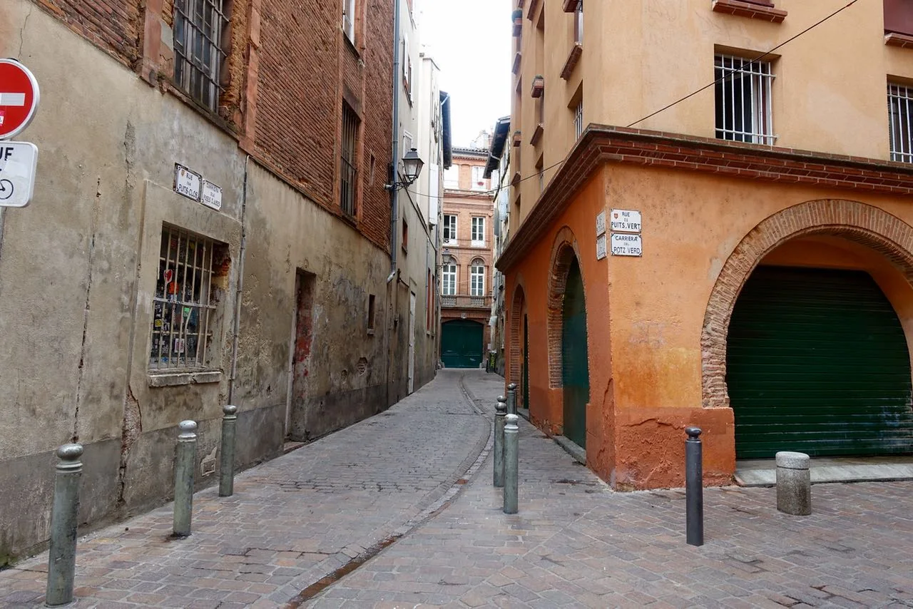 Visiting Toulouse, house front