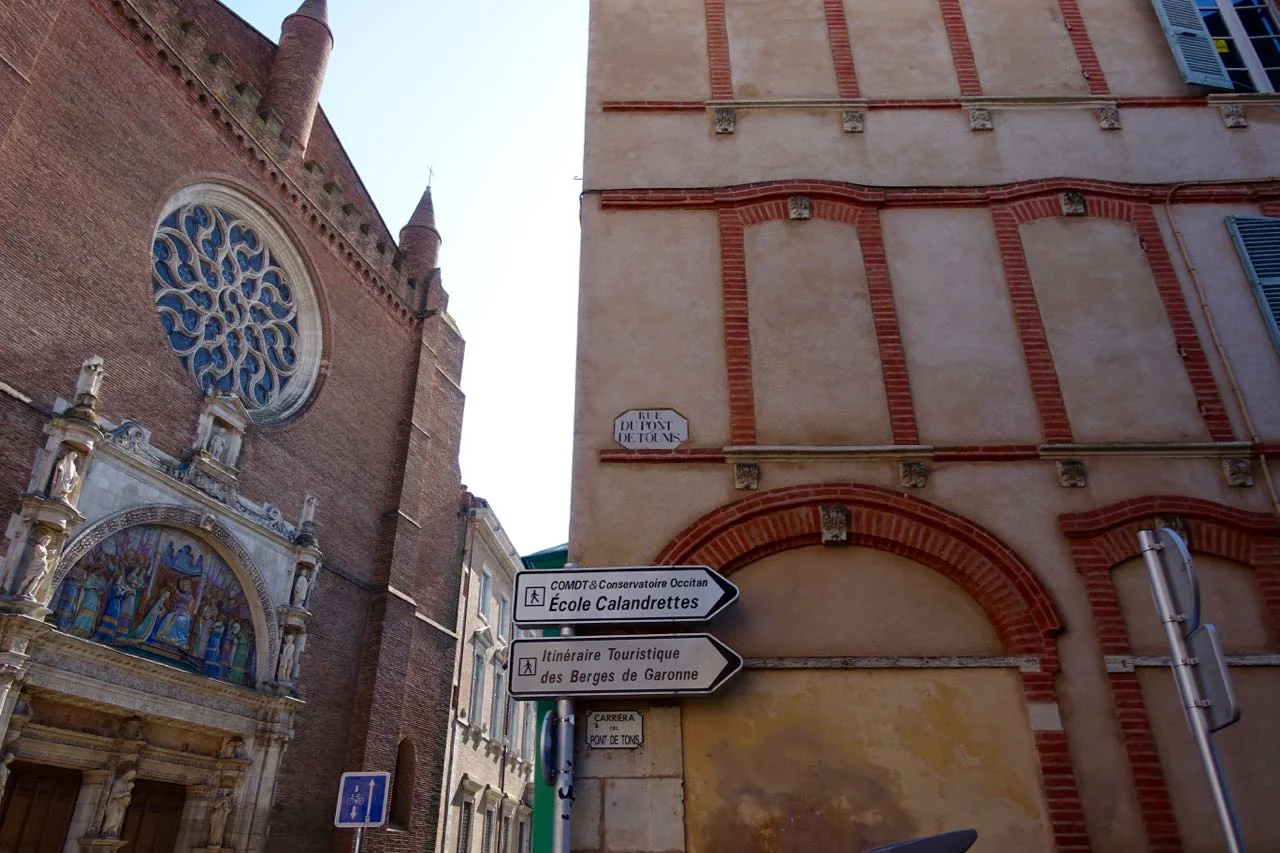 Visiting Toulouse, house front