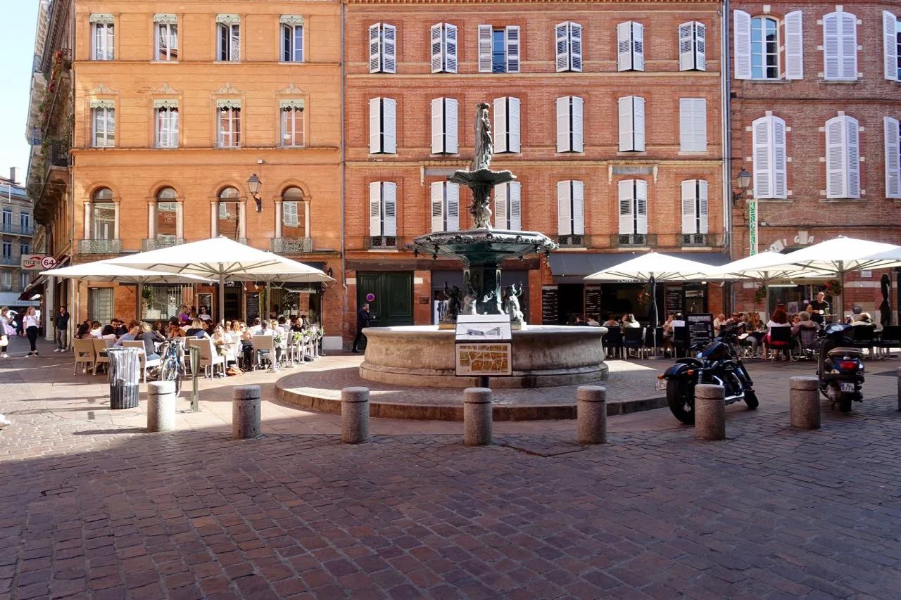 Visiting Toulouse, plaza