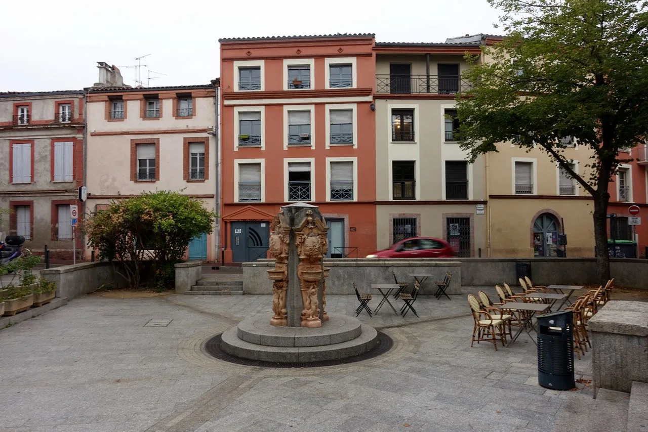 Visiting Toulouse, plaza