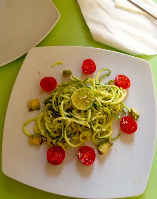 Zelenilo: raw zuchinni noodles with avocado lime sauce