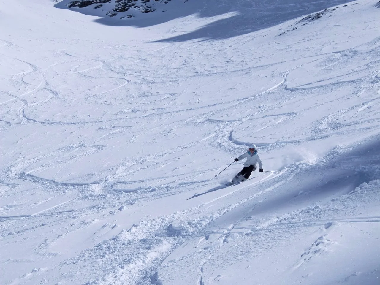 Freeriding in powder snow in Les 3 Vallées