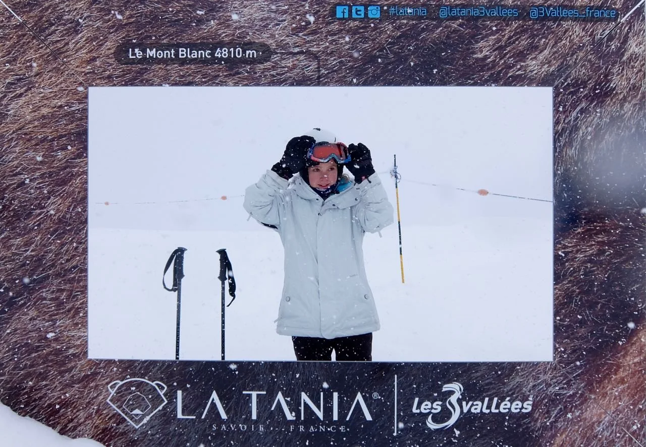 Anouk posing in La Tania