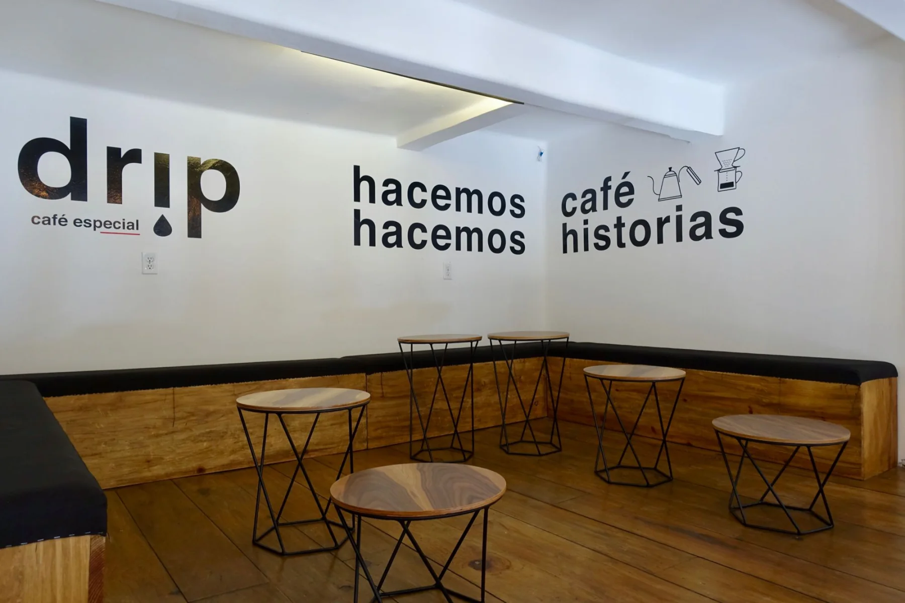 laptop working drip café