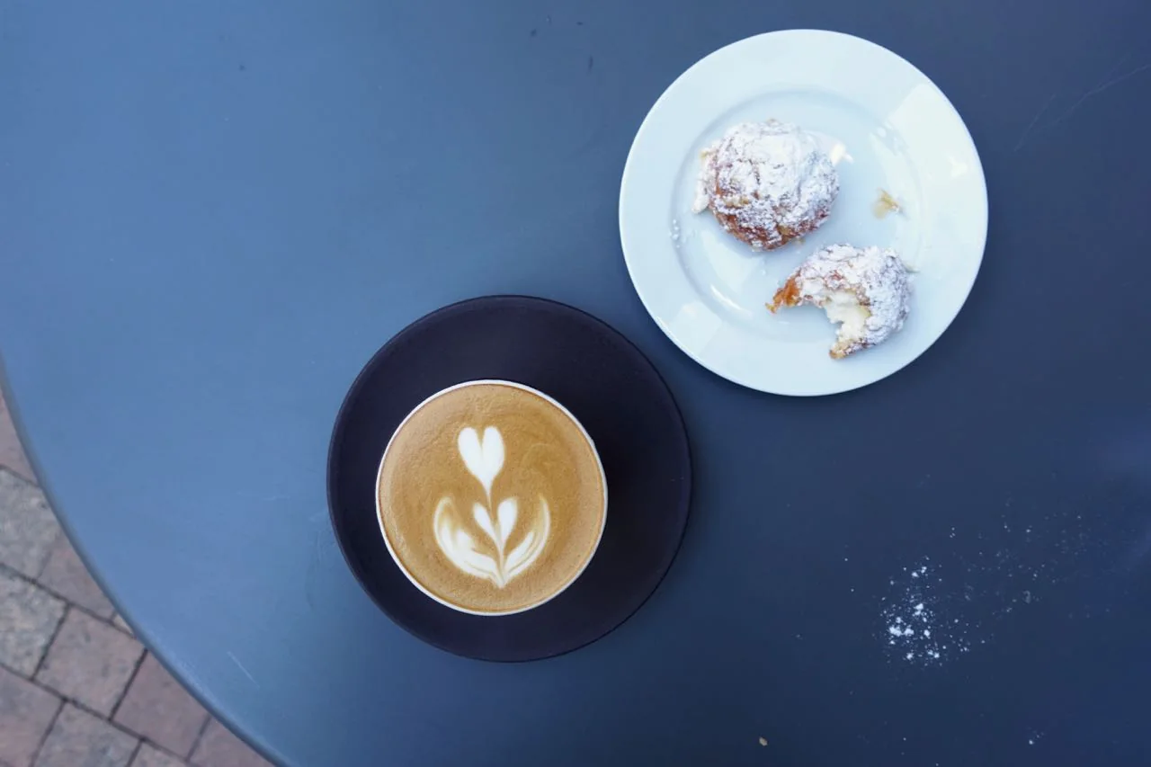 L'Alchimiste Flat White and Dune Blanches, Bordeaux Specialty Coffee Guide