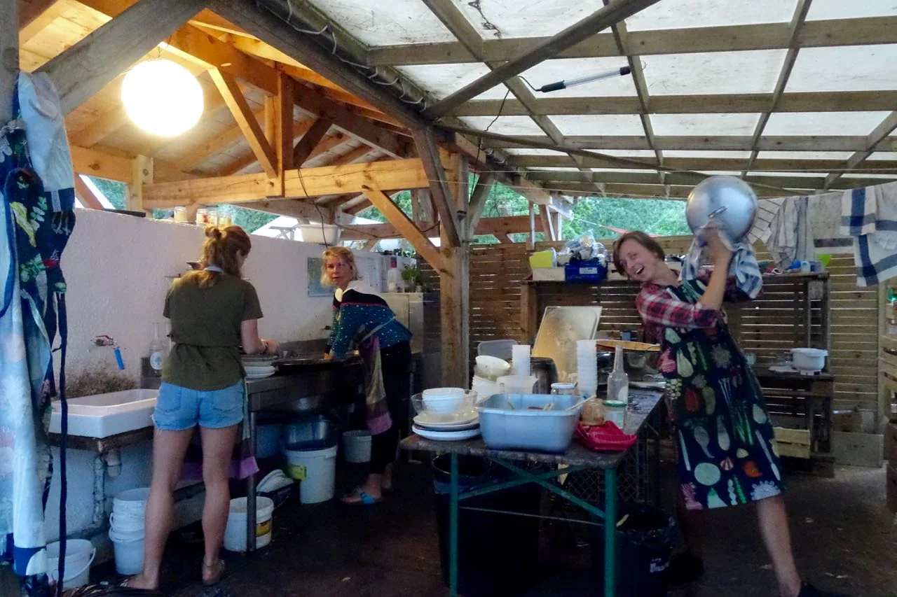 Volunteers doing dishes