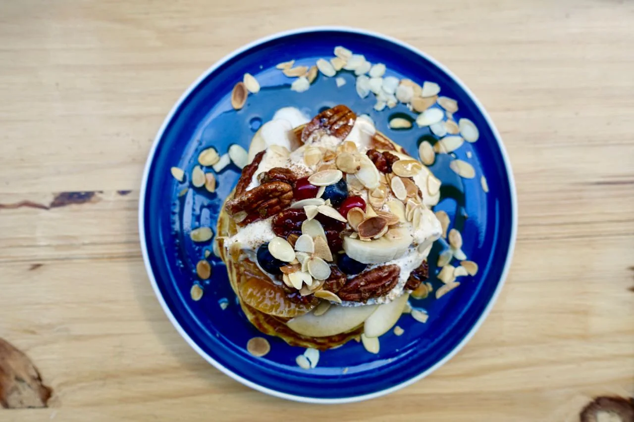 Pumpkin Pancakes with homemade chai whipped cream, caramelized pecans, toasted almond slices, maple syrup, fruit (apple, banana, currant, tangerine) – 10,50€