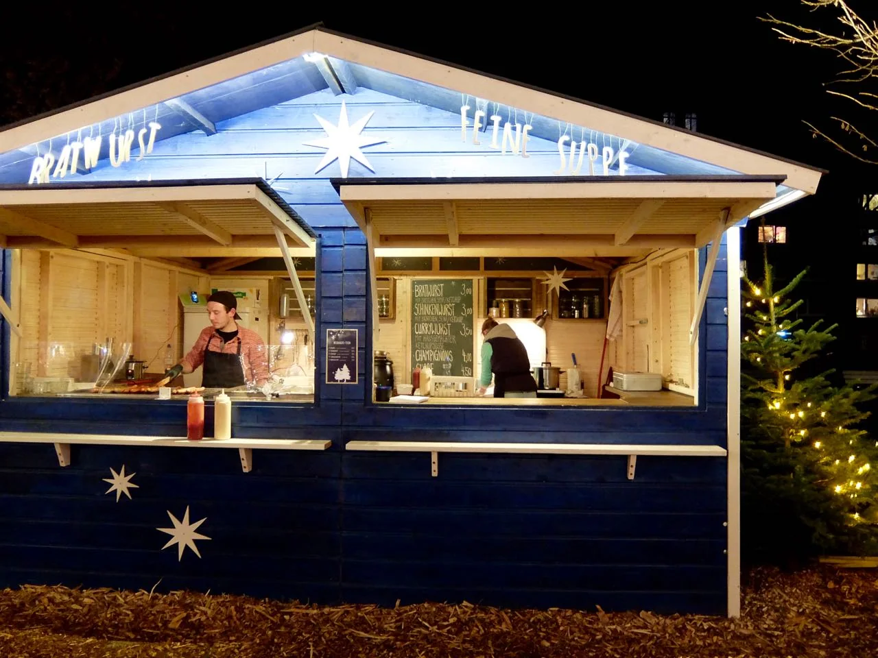 Bratwurst and soup stand at the Apostelkirche Christmas market