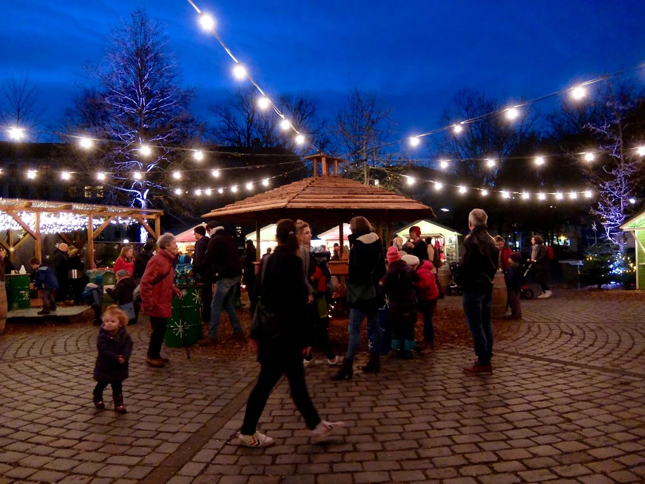 Christmas market atmosphere at Apostelkirche in Hamburg