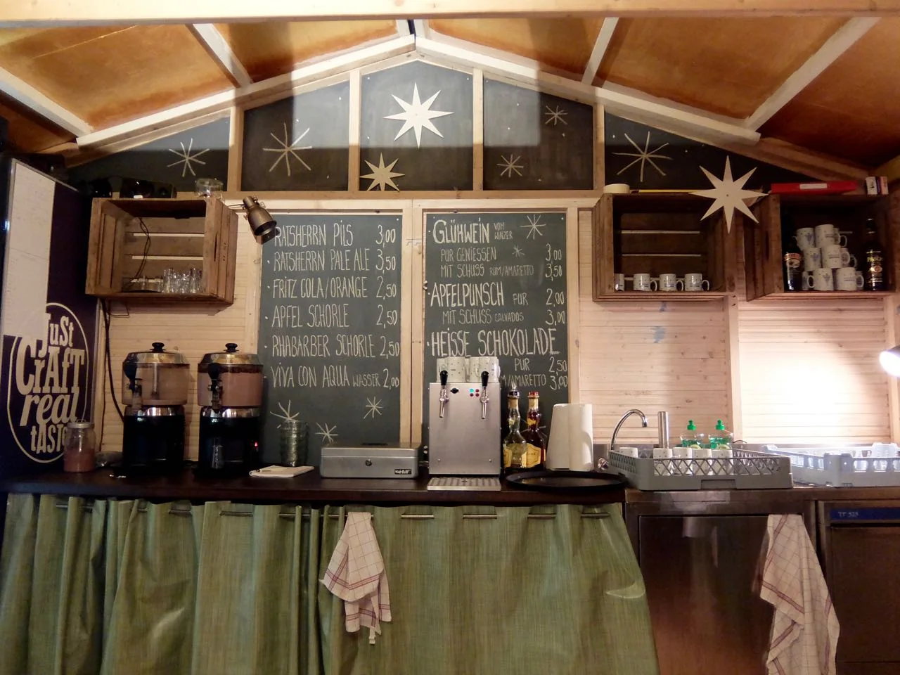 Hot and cold drinks at the Apostelkirche Christmas market