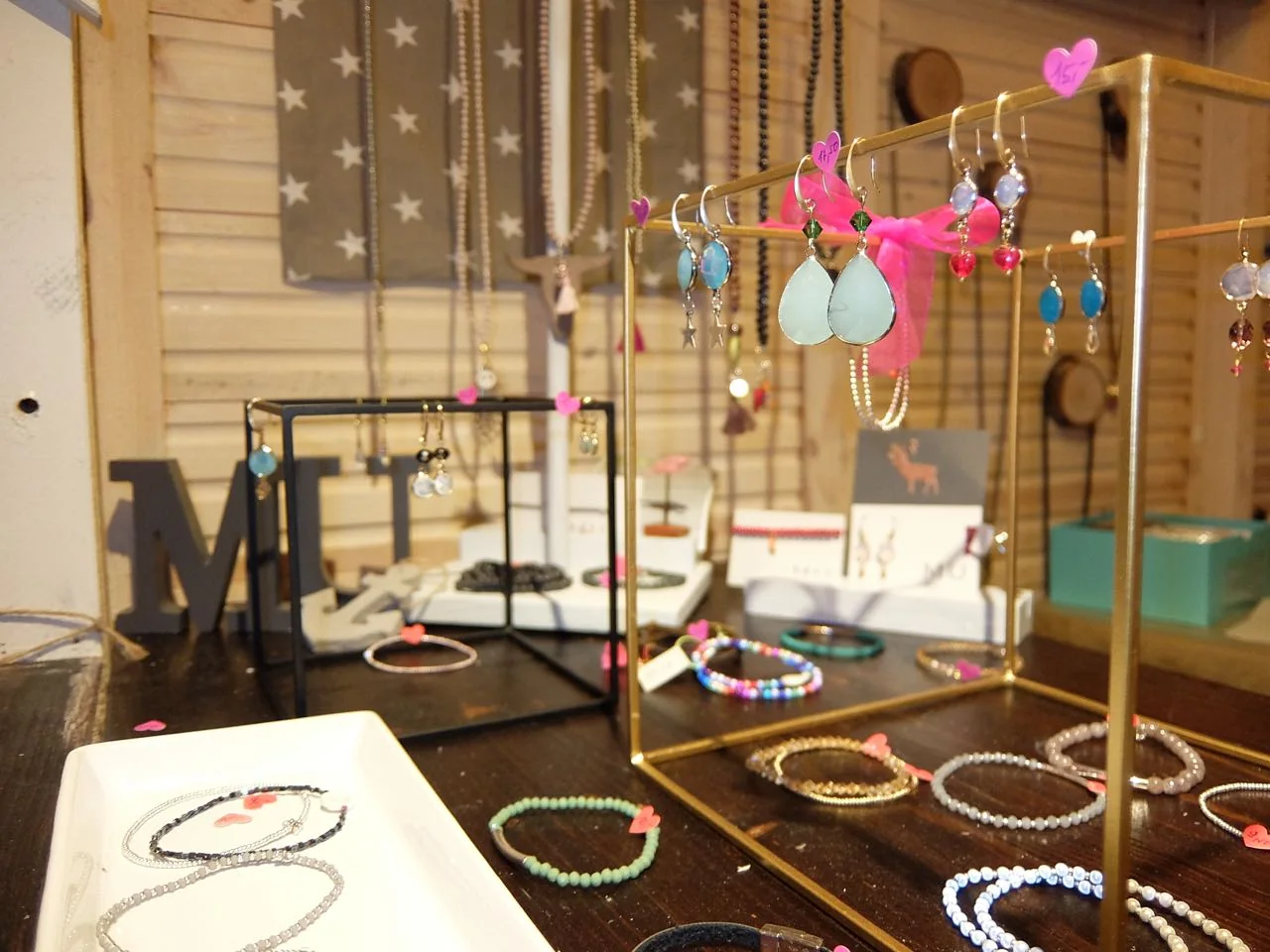 Local jeweler’s stand at the Apostelkirche Christmas market