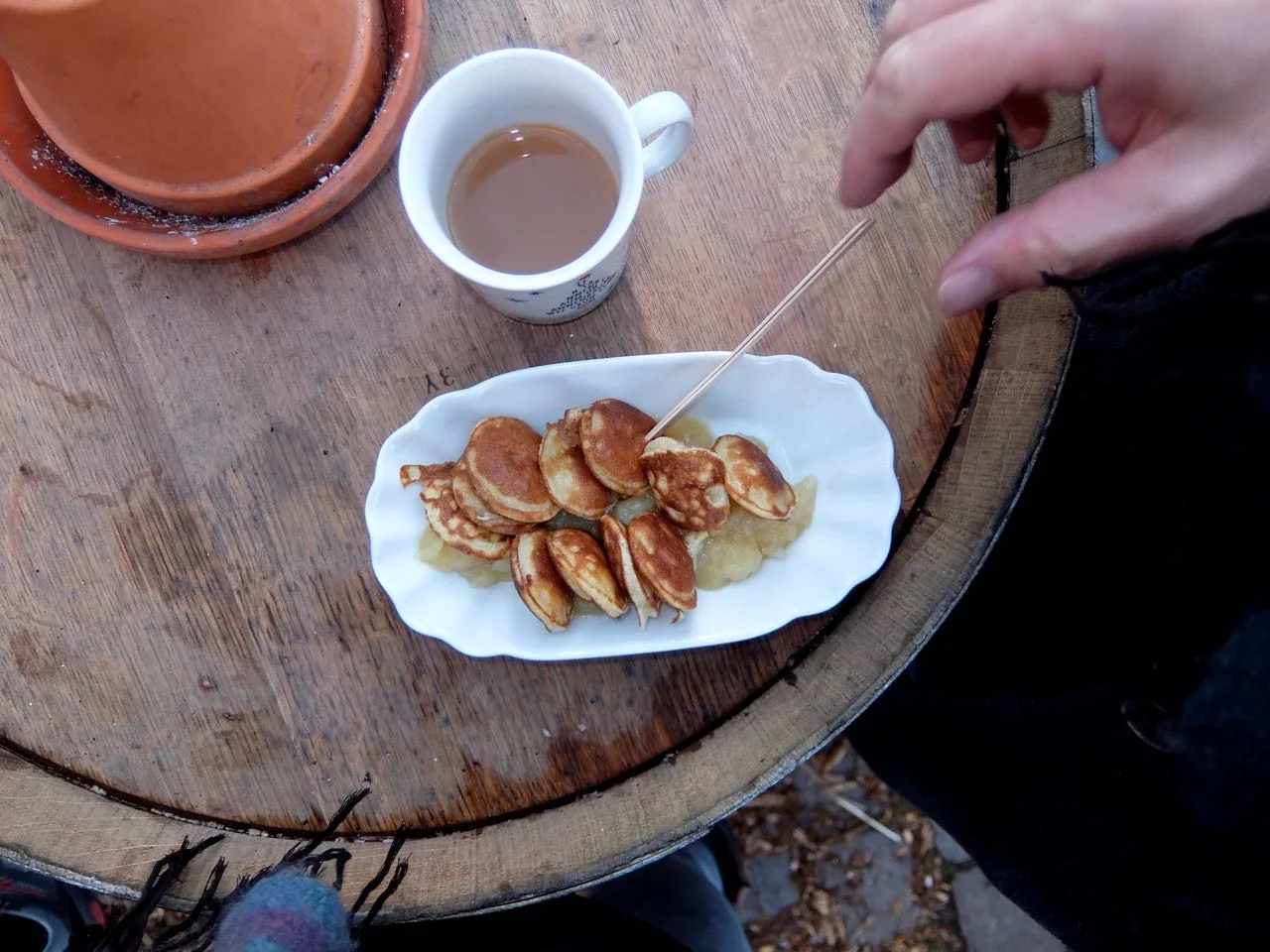 Poffertjes with apple sauce at the Apostelkirche Christmas market