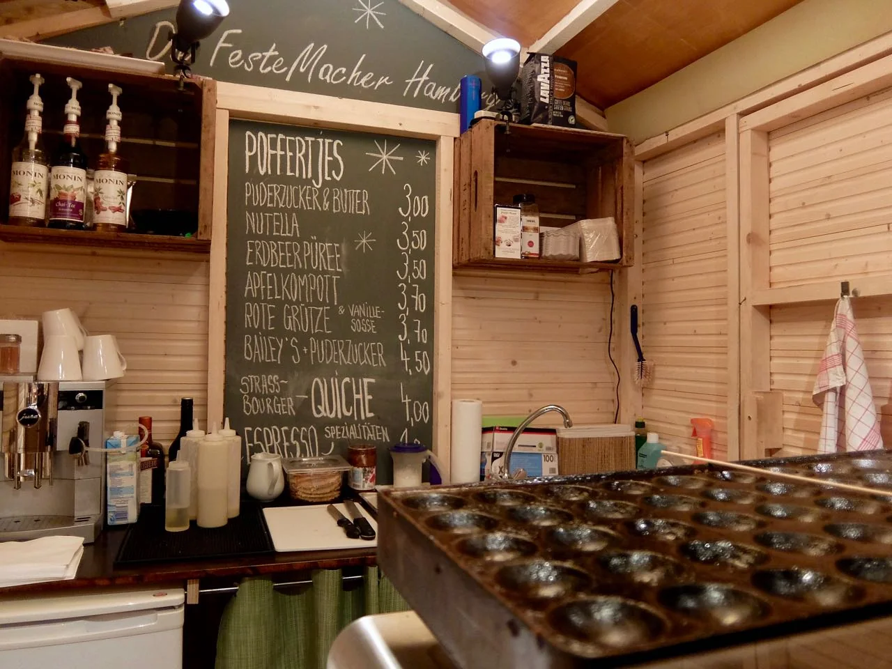Poffertjes stand menu at the Apostelkirche Christmas market