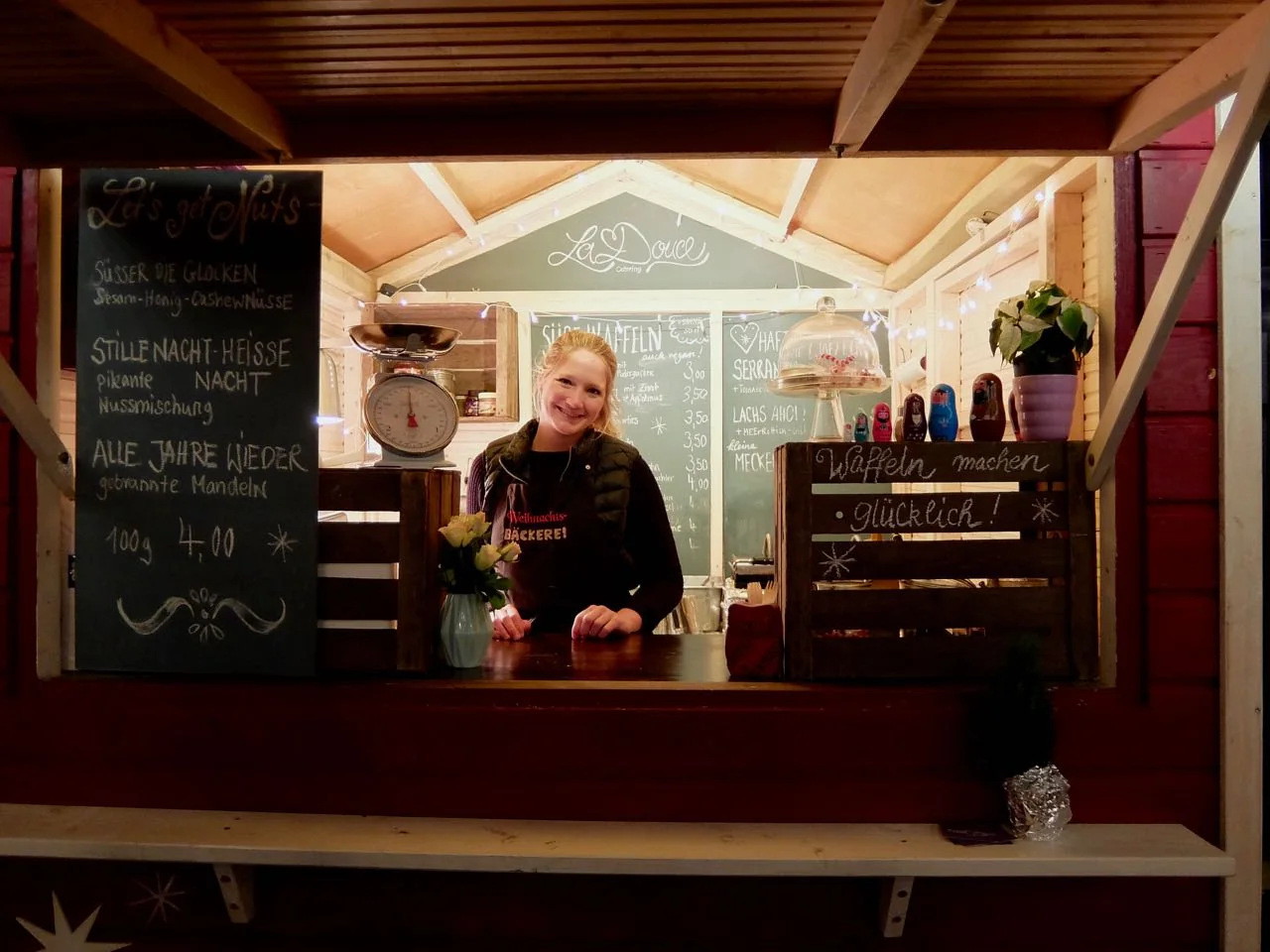 La Douce waffle stand at the Apostelkirche Christmas market